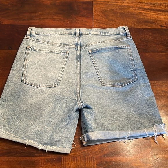 Old Navy Sky-Hi (Extra High Rise) Denim Short - Picture 4 of 5